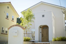 漆喰調の壁材 / レンガ調の屋根材